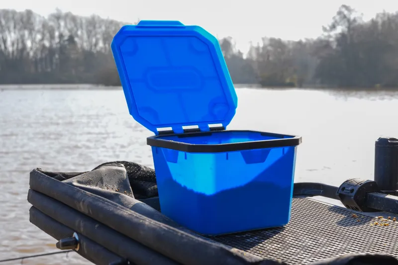 3 Pint Flip Lid Bait Tub-5