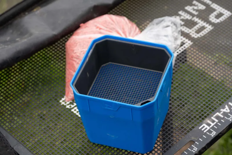 4Pt Bait Tub-5