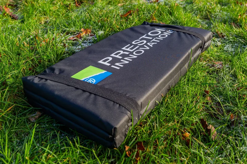 Fold Away Unhooking Mat-1