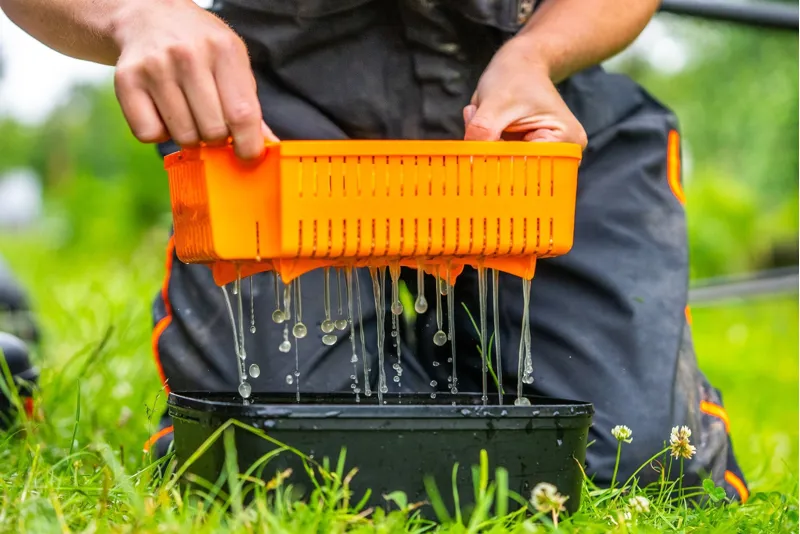 Guru 5.3 Pint Bait Box Solid Lid-1