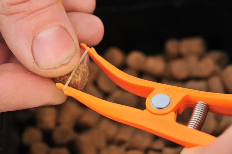 Guru Pellet Fishing Pliers-2