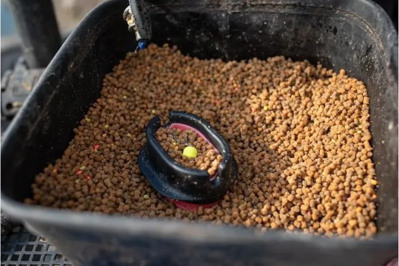BLOODWORM FISHMEAL FEED - 4MM 900gr-2